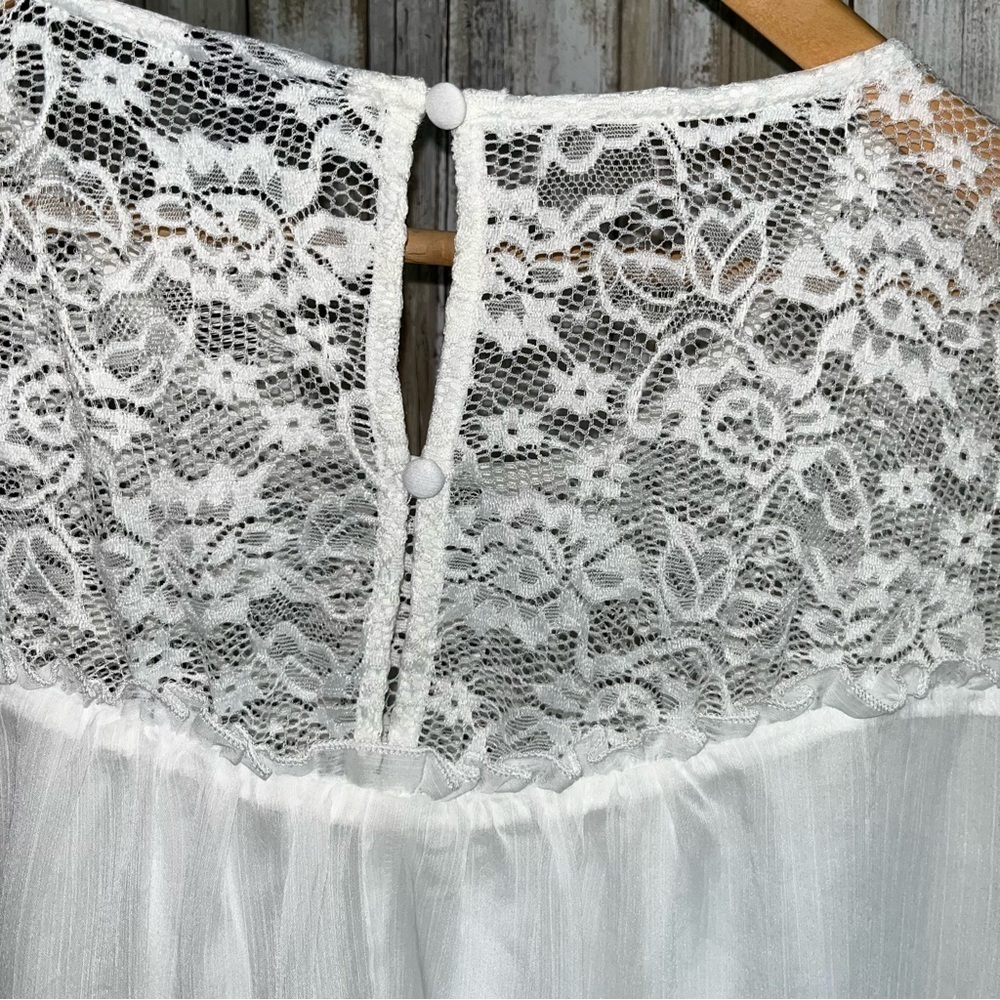 NWT Torrid White Lace Blouse 3X Plus Size Super Soft Crew Neck Feminine Flowy - Picture 7 of 7